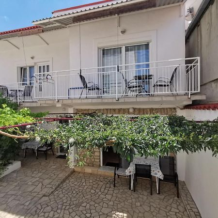 Studio Apartments Jasminka Selce Exterior photo