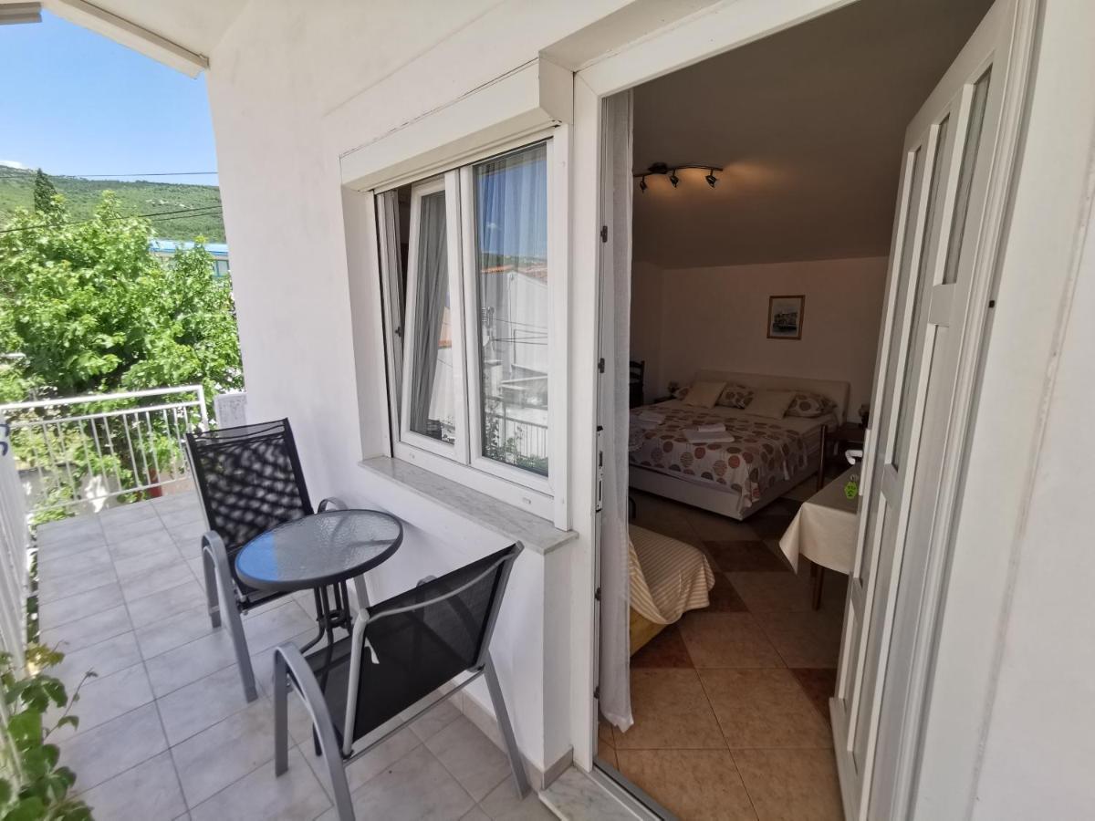Studio Apartments Jasminka Selce Exterior photo