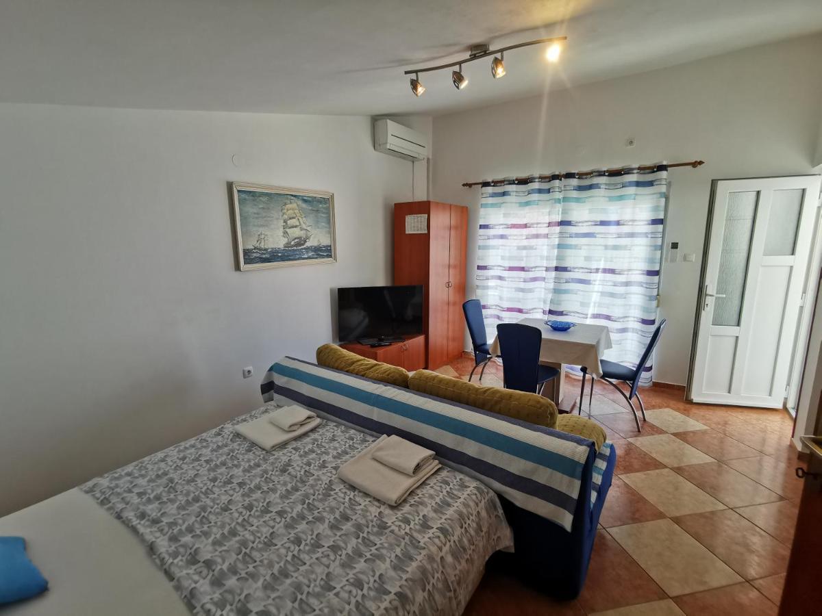 Studio Apartments Jasminka Selce Exterior photo